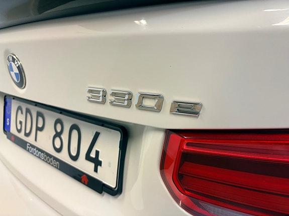 BMW 330e 7 of 26