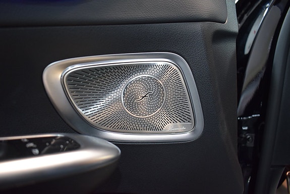 Mercedes-Benz C300 11 of 24