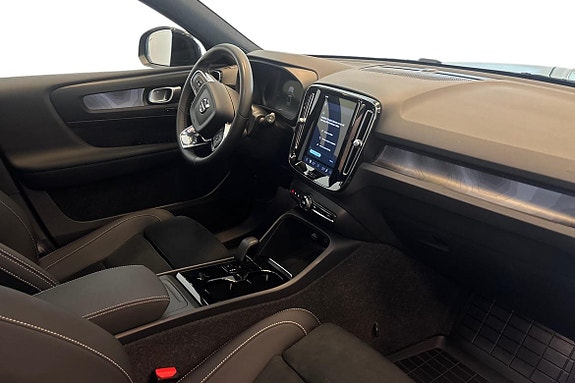 Volvo EX40 7 of 24