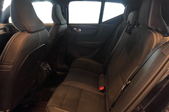 Volvo EX40 13 of 24
