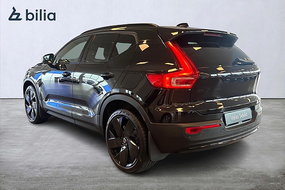 Volvo EX40 2 of 24