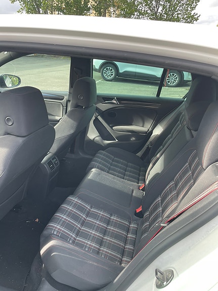 Volkswagen Golf VI 7 of 11