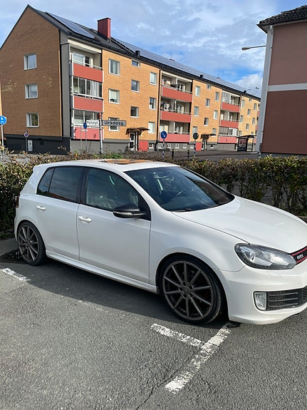 Volkswagen Golf VI 2 of 11