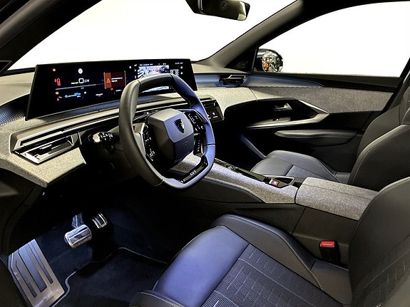 Peugeot e-5008 5 of 15