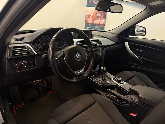 BMW 320i 8 of 30