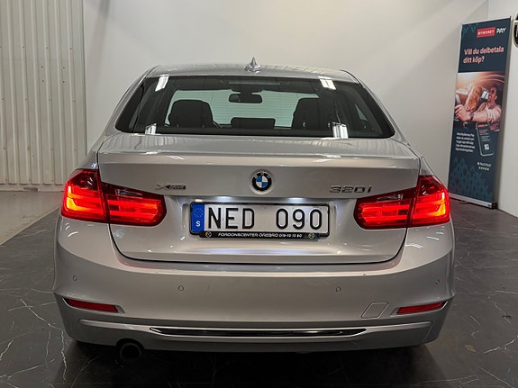 BMW 320i 5 of 30