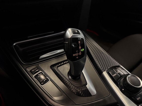 BMW 320i 24 of 30