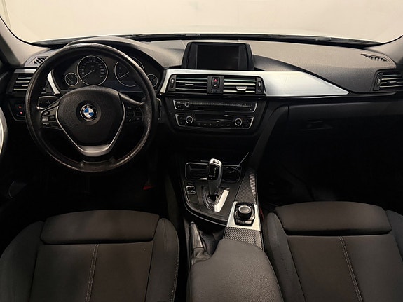 BMW 320i 10 of 30