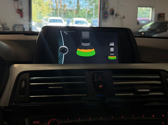 BMW 320i 29 of 30