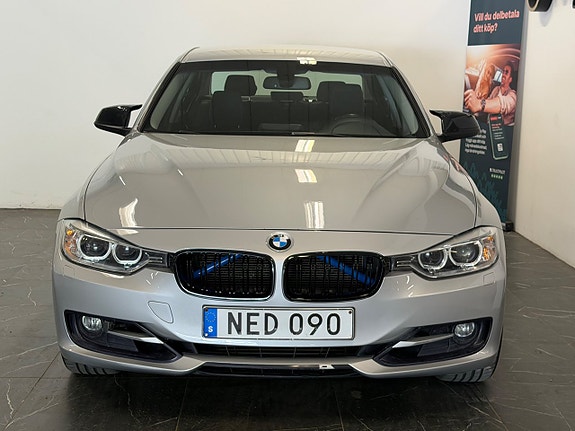 BMW 320i 2 of 30