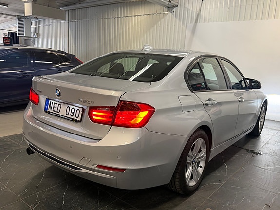 BMW 320i 6 of 30
