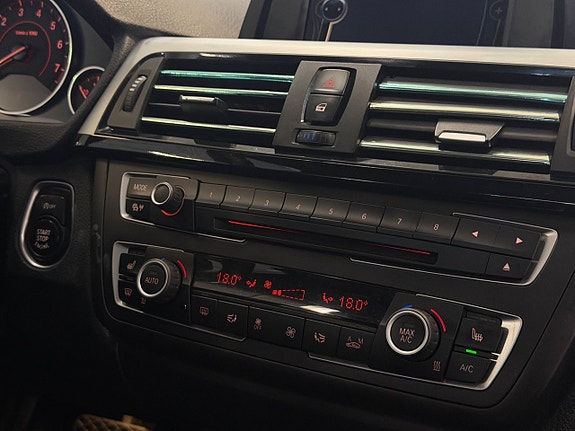 BMW 320i 22 of 30