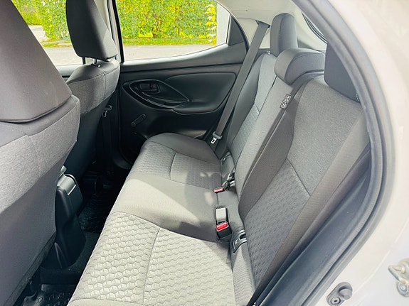 Toyota Yaris 7 of 25
