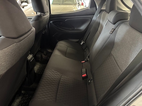 Toyota Yaris 19 of 25