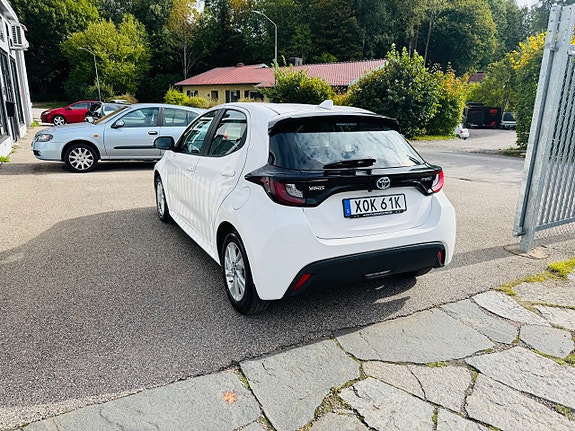 Toyota Yaris 4 of 25