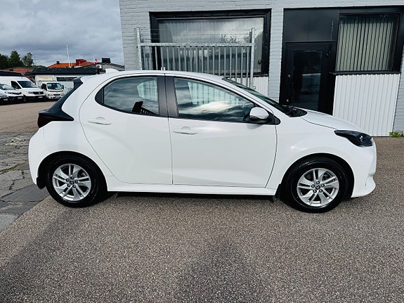Toyota Yaris 10 of 25
