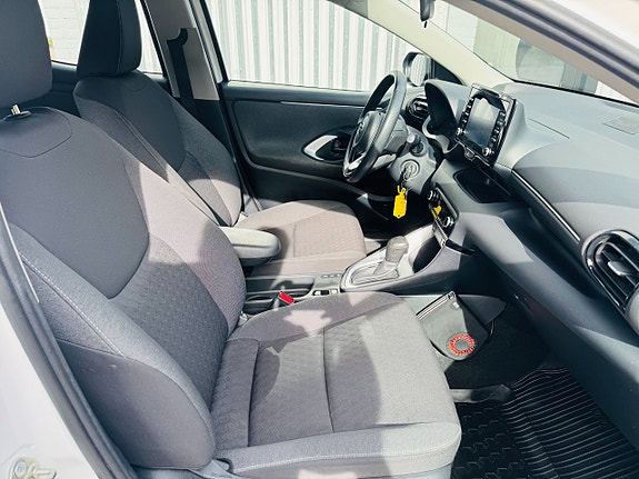 Toyota Yaris 5 of 25