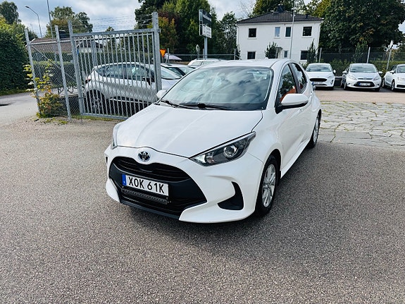 Toyota Yaris 2 of 25