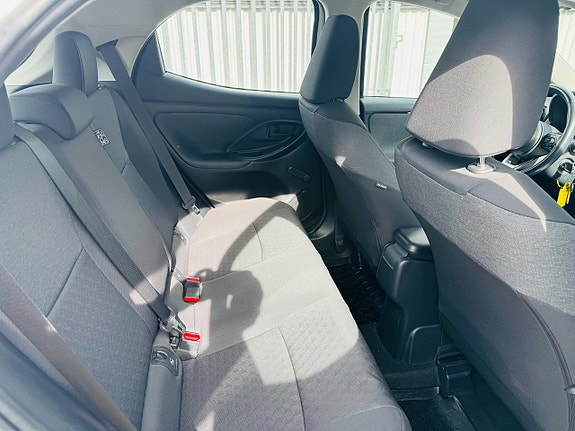 Toyota Yaris 6 of 25
