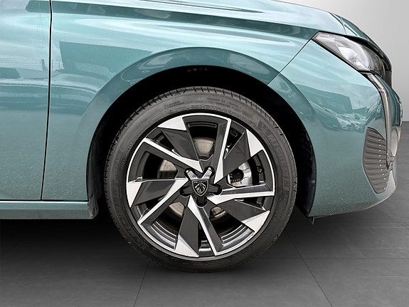 Peugeot 308 SW 15 of 16