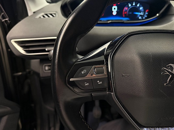 Peugeot 5008 17 of 29