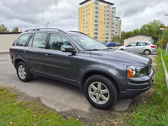 Volvo XC90 2 of 6