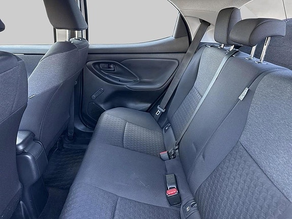 Toyota Yaris 8 of 14