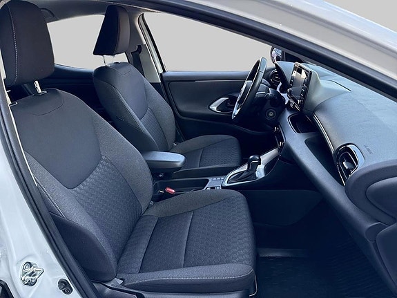 Toyota Yaris 7 of 14