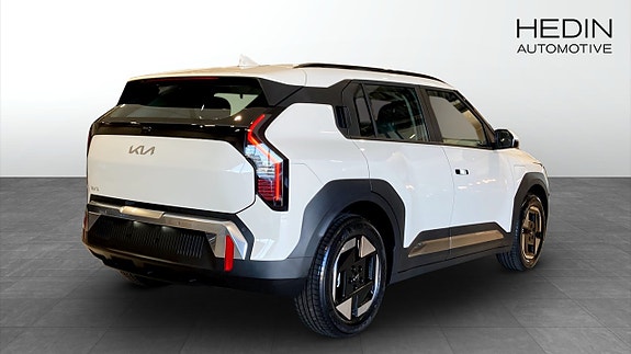 Kia EV3 2 of 12