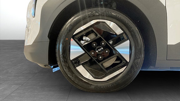 Kia EV3 9 of 12
