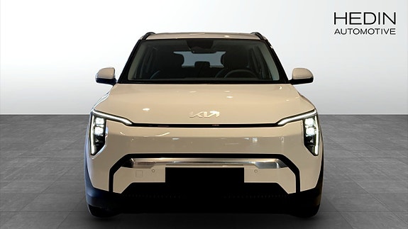 Kia EV3 8 of 12