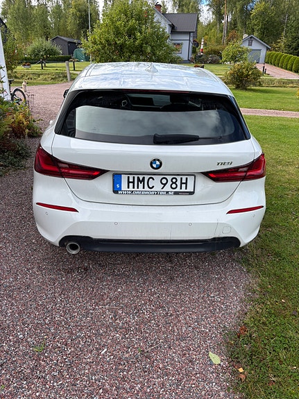 BMW 118i 3 of 5