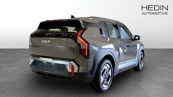 Kia EV3 2 of 12