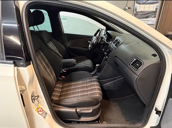 Volkswagen Polo 2 of 20