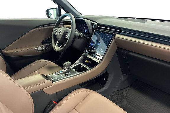 Lexus LBX 6 of 25