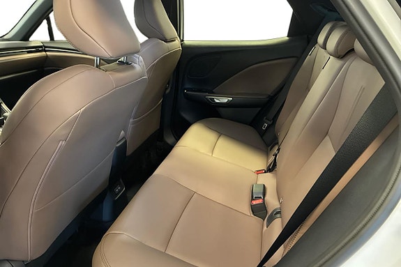 Lexus LBX 11 of 25