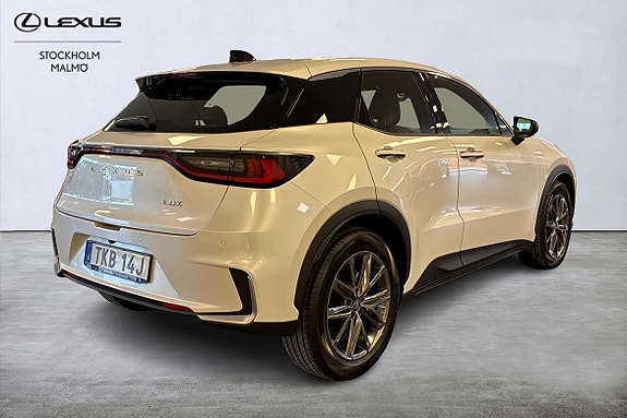 Lexus LBX 17 of 25