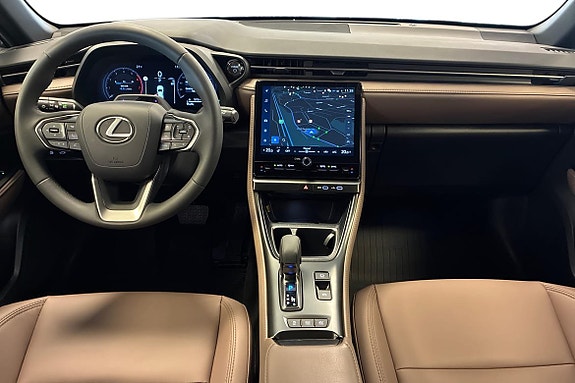 Lexus LBX 8 of 25