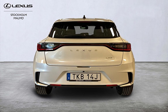 Lexus LBX 4 of 25