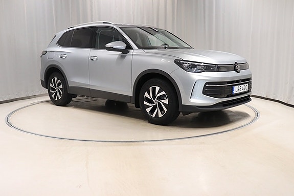 Volkswagen Tiguan 3 of 10