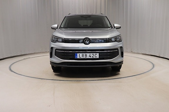 Volkswagen Tiguan 2 of 10