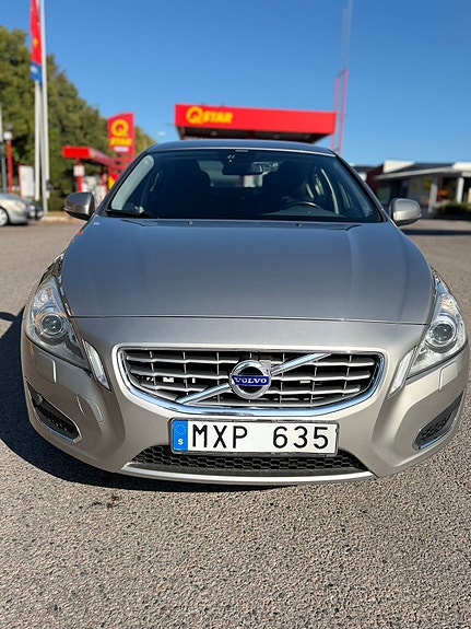 Volvo S60 2 of 7