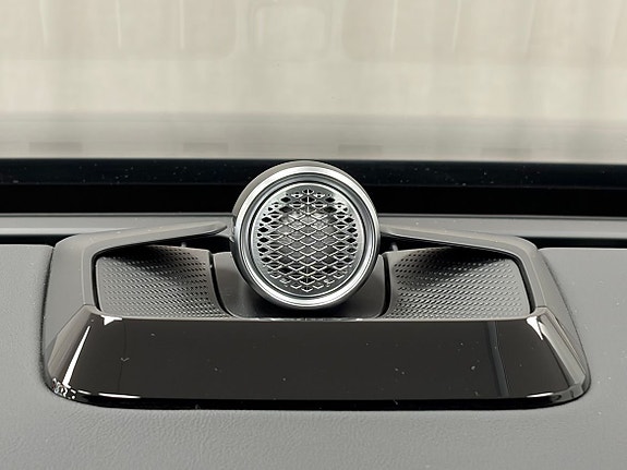Volvo ES90 18 of 25