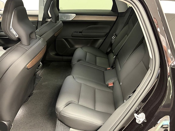 Volvo ES90 8 of 25