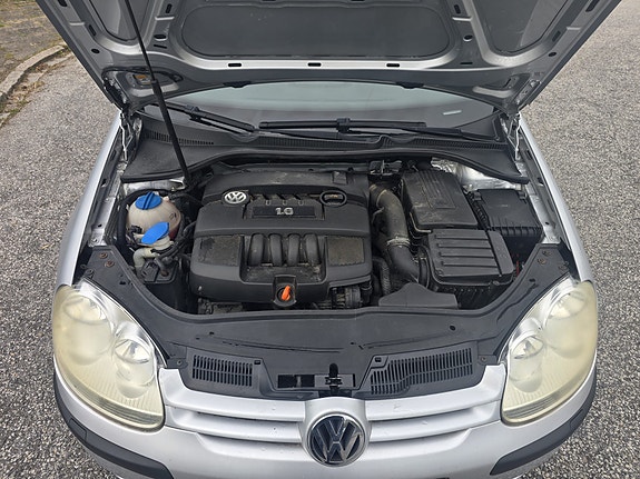 Volkswagen Golf V 2 of 14