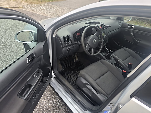 Volkswagen Golf V 9 of 14