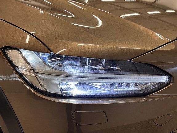 Volvo V90 Cross Country 2 of 30