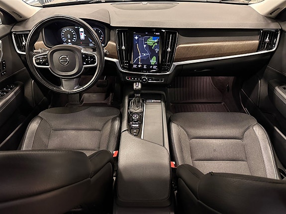 Volvo V90 Cross Country 10 of 30