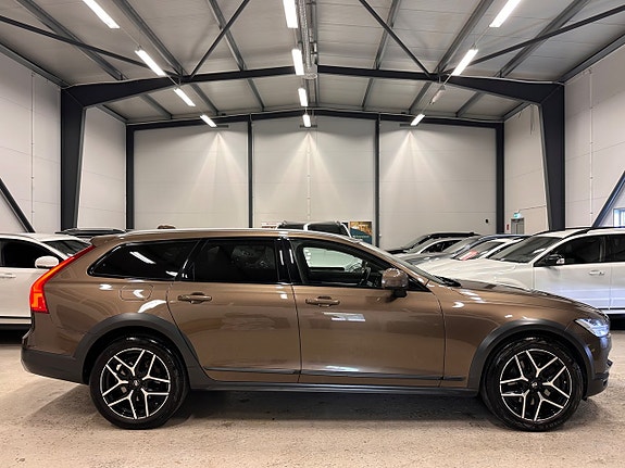 Volvo V90 Cross Country 4 of 30
