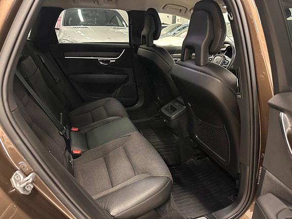 Volvo V90 Cross Country 13 of 30